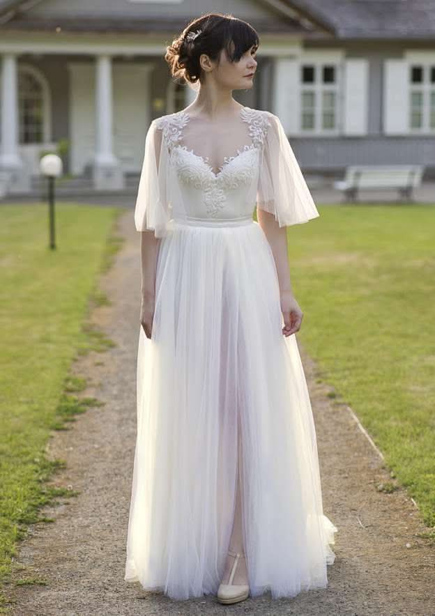 Charming Half Sleeve Sweetheart Tulle Wedding Dress with Intricate Appliques and Long/Floor-Length A-line/Princess Fit BM bride