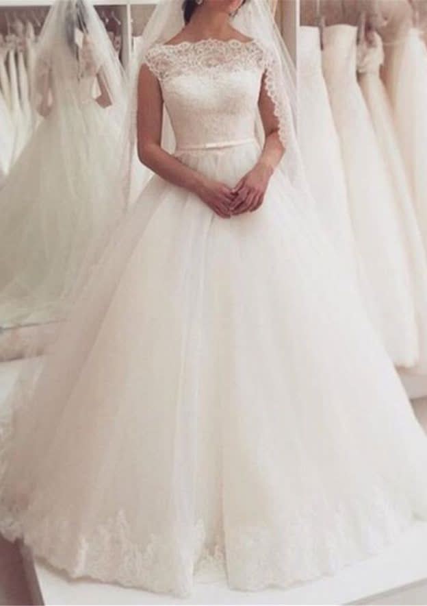 Lace Waistband Hem Ball Gown with Bateau Neckline and Sleeveless Design, Featuring Long Floor-Length Tulle BM bride