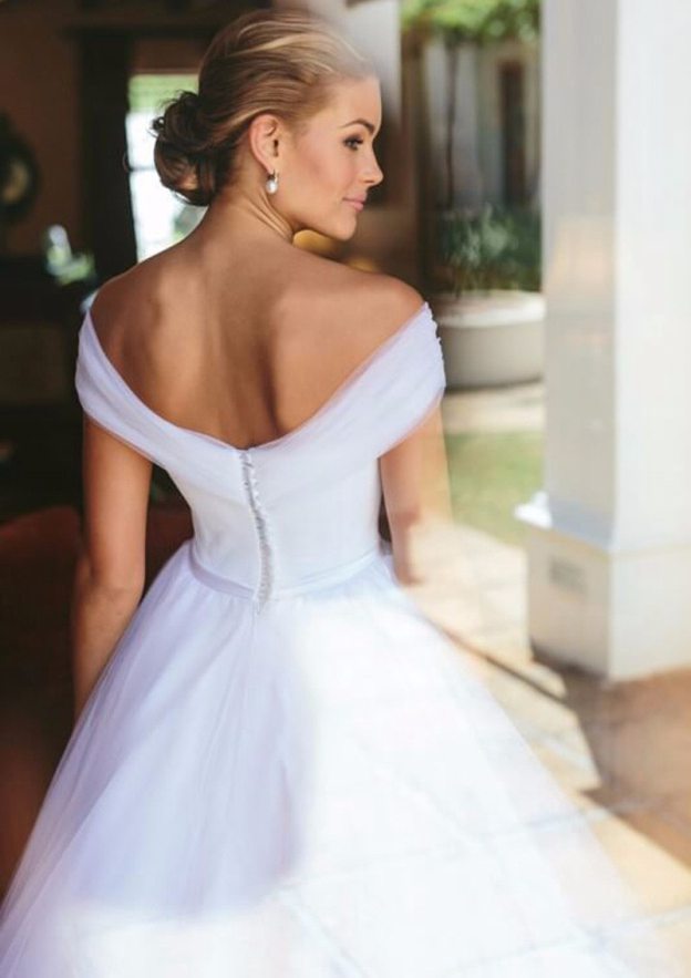 Appliqued Off-The-Shoulder Ball Gown Wedding Dress with Sleeveless Design and Long Tulle Skirt BM bride