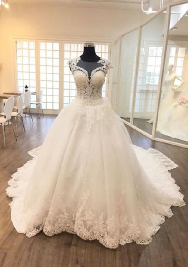 Appliqued Lace Ball Gown Wedding Dress with Scoop Neckline, Sleeveless Design, and Chapel Train in Tulle BM bride