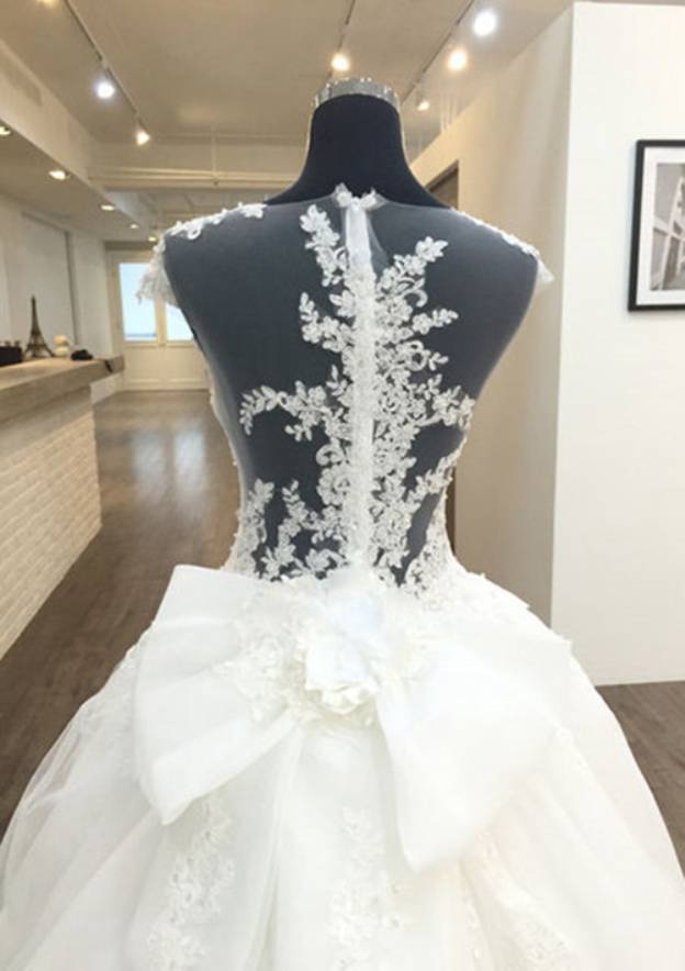 Appliqued Lace Ball Gown Wedding Dress with Scoop Neckline, Sleeveless Design, and Chapel Train in Tulle BM bride