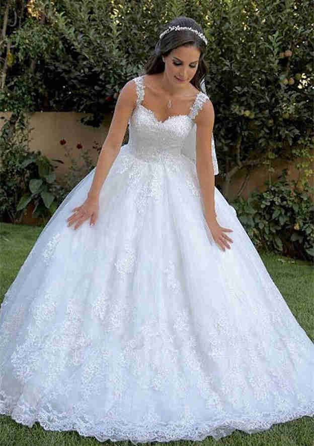 Romantic Lace Ball Gown Wedding Dress with Sweetheart Neckline, Sleeveless Design, and Sweep Train with Applique BM bride