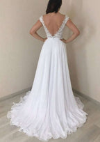 Chic Sleeveless Sweep Train Chiffon Wedding Dress with Appliqued Lace in A-Line/Princess Fit BM bride