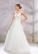 Classic Ball Gown Princess Scoop Neck Sleeveless Court Train Wedding Dress with Lace and Tulle BM bride