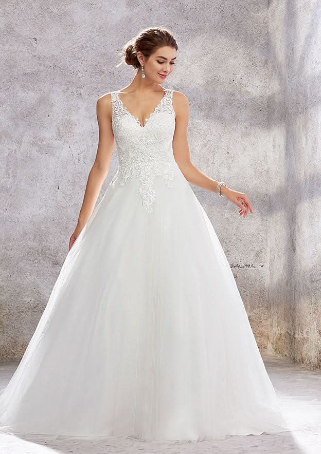 Exquisite Ball Gown Princess Wedding Dress: V-Neck Sleeveless Tulle and Lace with Chapel Train BM bride
