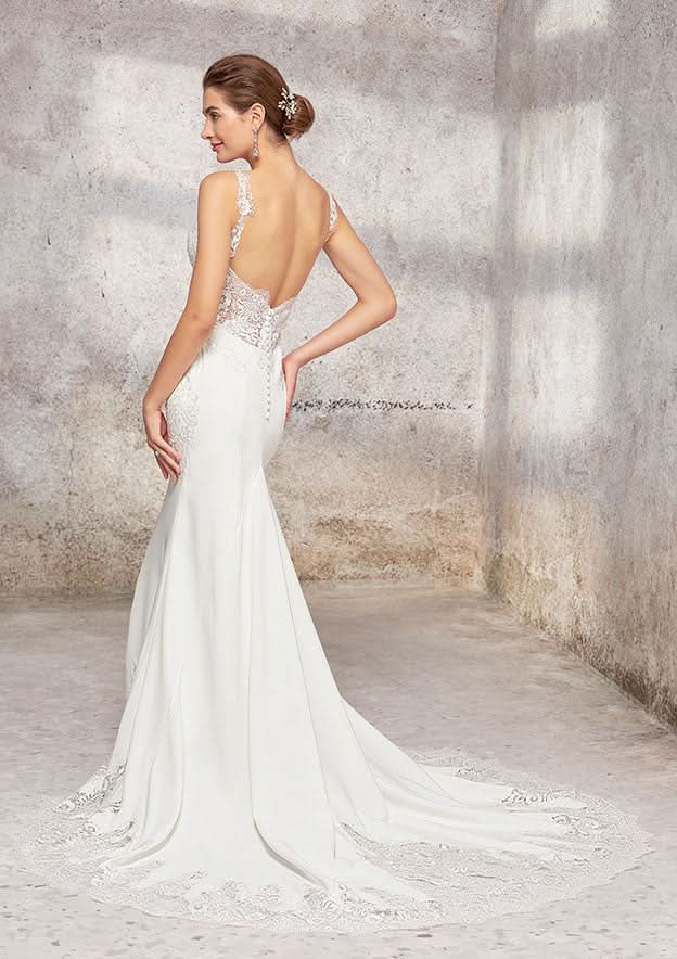 Modern Trumpet/Mermaid V-Neck Sleeveless Chapel Train Elastic Satin Wedding Dress with Elegant Lace Appliqueds BM bride