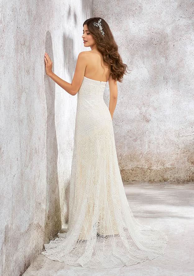 Romantic A-Line Sweetheart Sleeveless Court Train Wedding Dress in Lace and Satin BM bride
