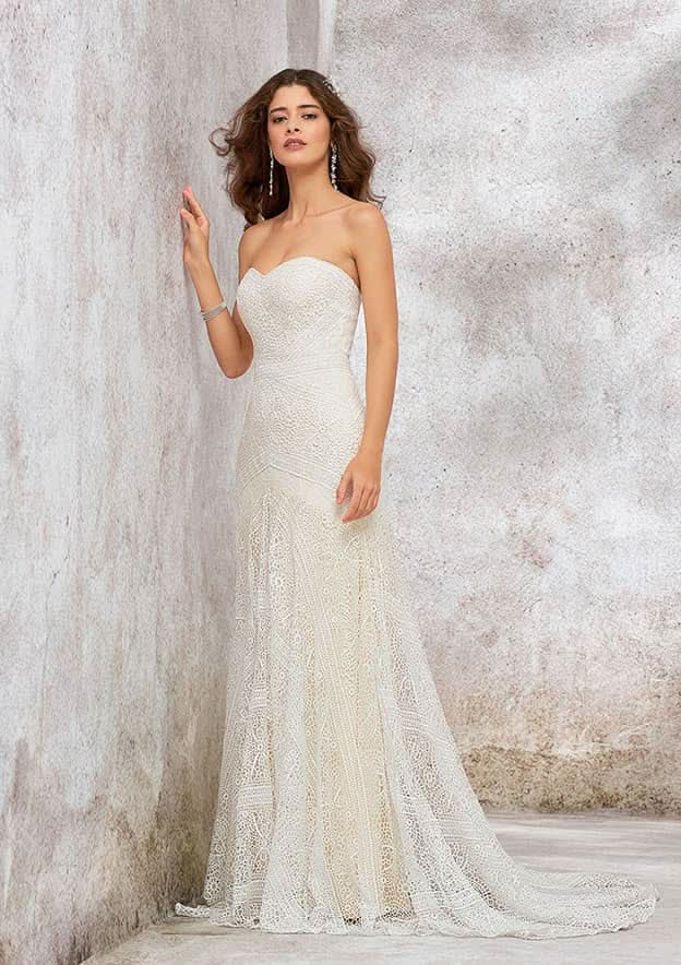 Romantic A-Line Sweetheart Sleeveless Court Train Wedding Dress in Lace and Satin BM bride