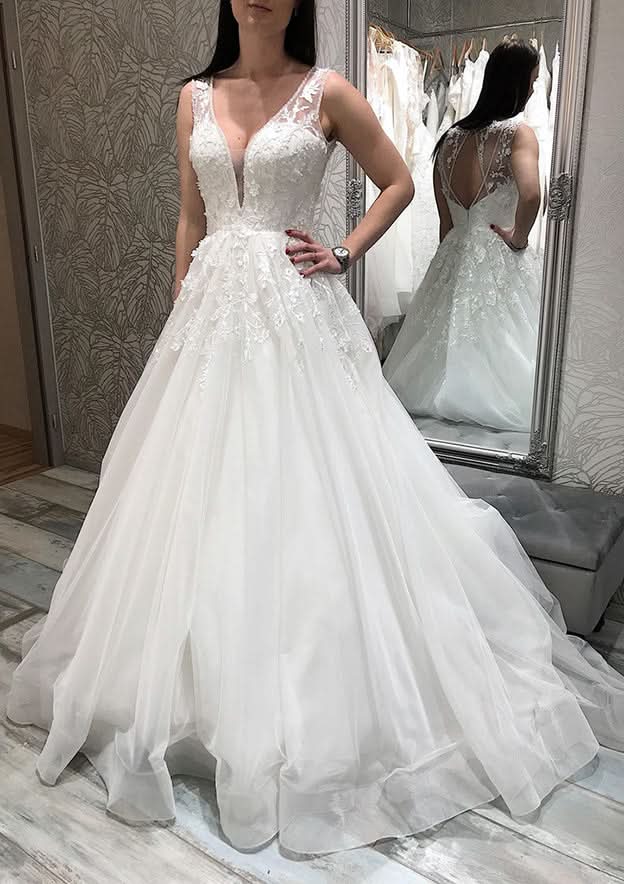 Elegant Princess A-Line V-Neck Sleeveless Tulle Sweep Train Wedding Dress with Applique Lace Details BM bride