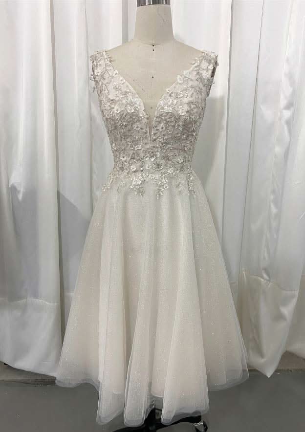 Charming Tulle Wedding Dress with A-Line/Princess Silhouette and Tea-Length Design with Appliqued Details BM bride