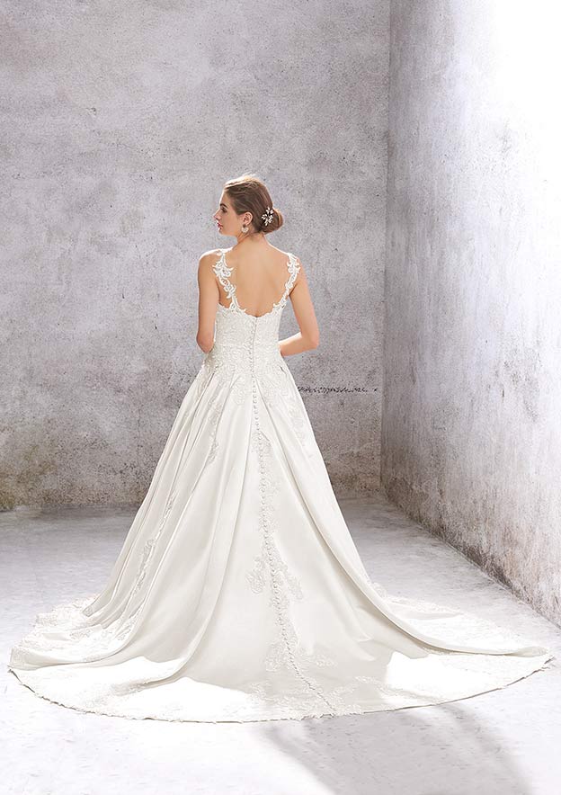 Beautiful Ball Gown Princess Sweetheart Sleeveless Chapel Train Satin Wedding Dress with Appliqueds and Sequins BM bride