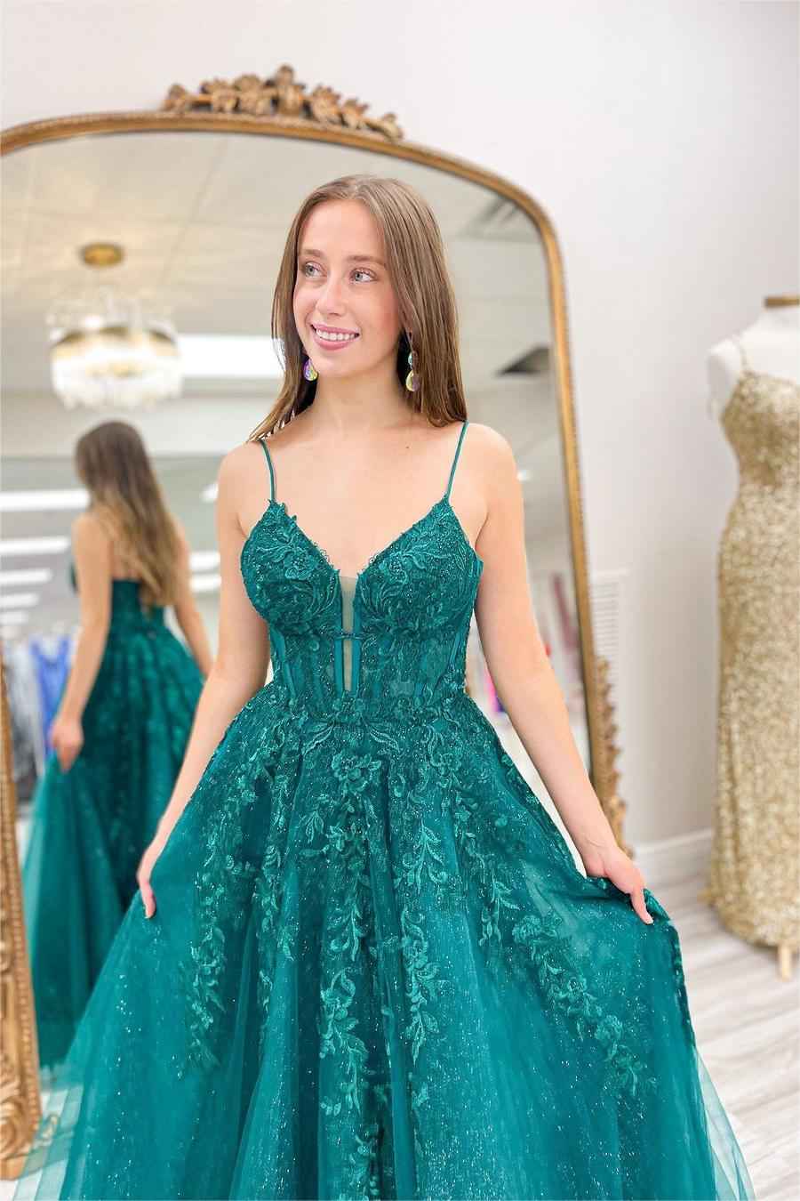 Chic Spaghetti Strap Sleeveless A Line Long Tulle Prom Dress With Appliques