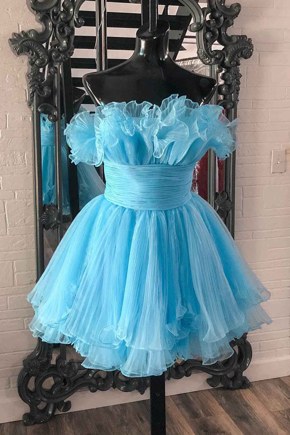 Fluffy Blue A-Line Strapless Ruffled Short Homecoming Dress