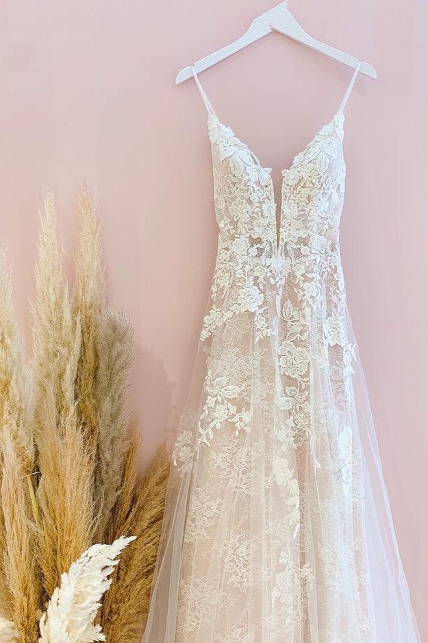 Stunning A-Line Tulle Wedding Dress with Spaghetti Straps and Lace Appliques BM bride