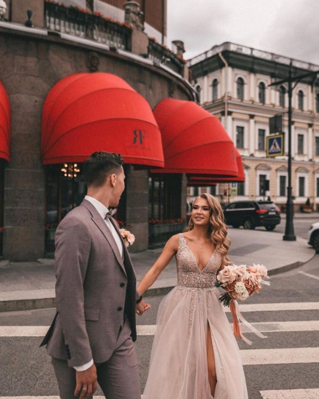 Boho Long A-Line V-Neck Tulle Lace Wedding Dress with Slit and Appliques BM bride