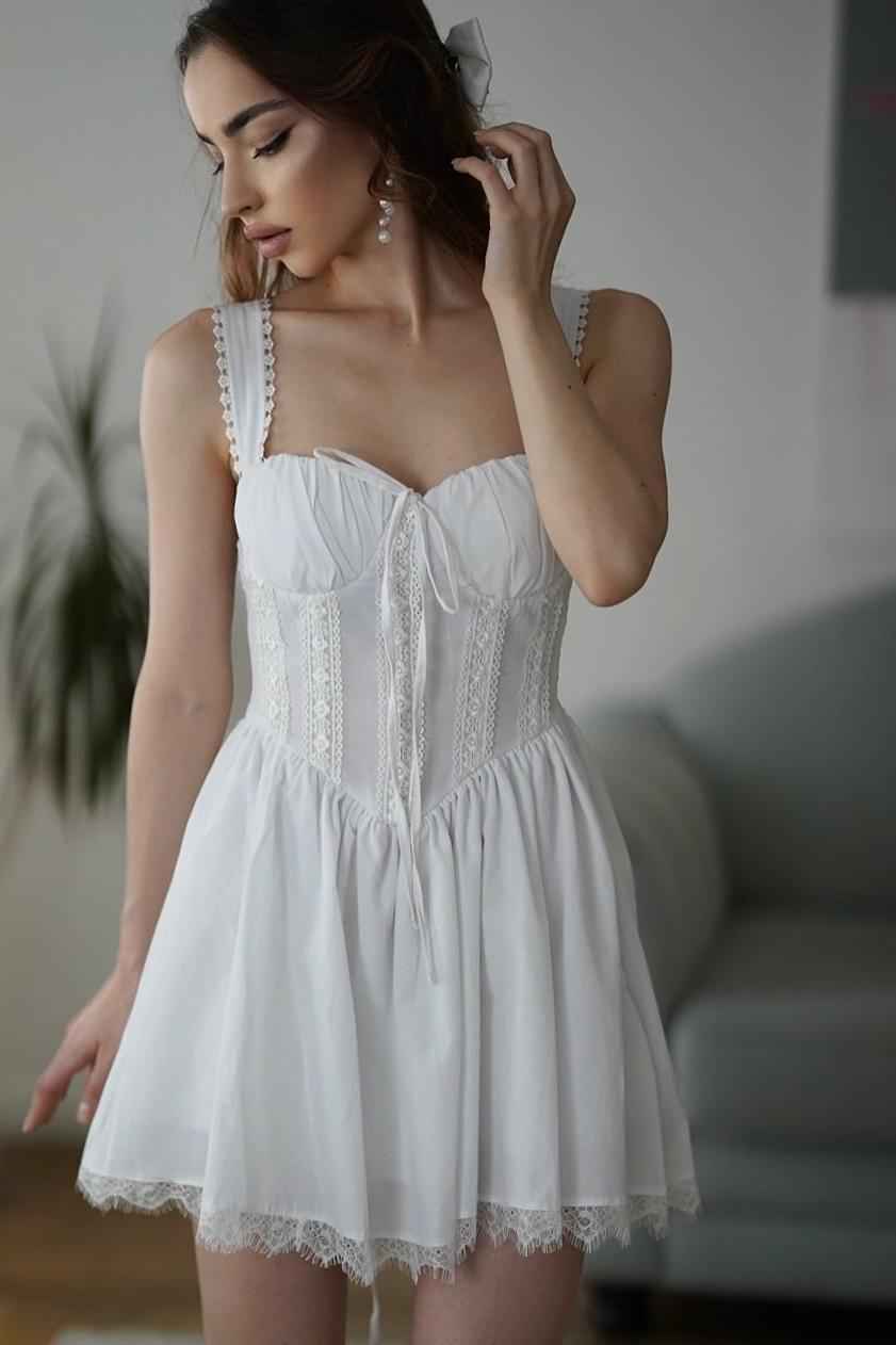 White Sweetheart Sleeveless Short Prom Dress With Lace Appliques