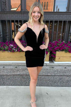 Sparkly Black Beaded Spaghetti Straps Tight Short Homecoming Dress