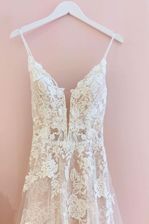 Stunning A-Line Tulle Wedding Dress with Spaghetti Straps and Lace Appliques BM bride