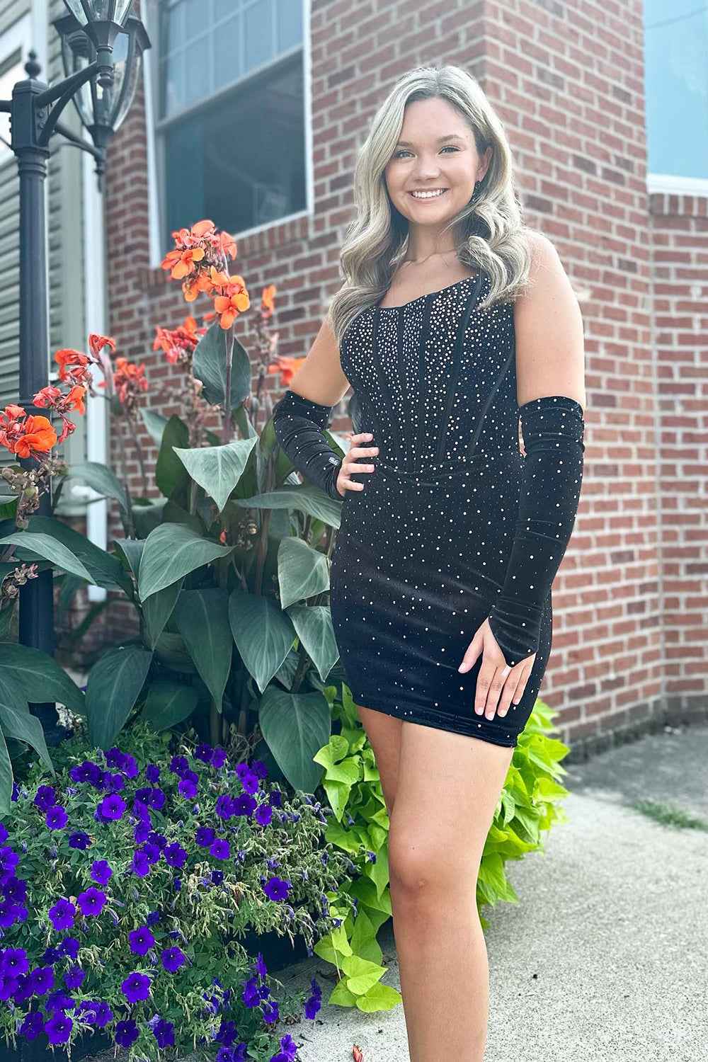 Sparkly Black Beaded Corset Tight Short Homecoming Dress With Detachable Sleeves