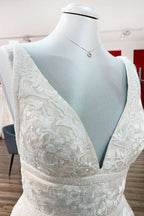 V-Neck Long Princess Backless Wedding Dress with Lace Tulle BM bride