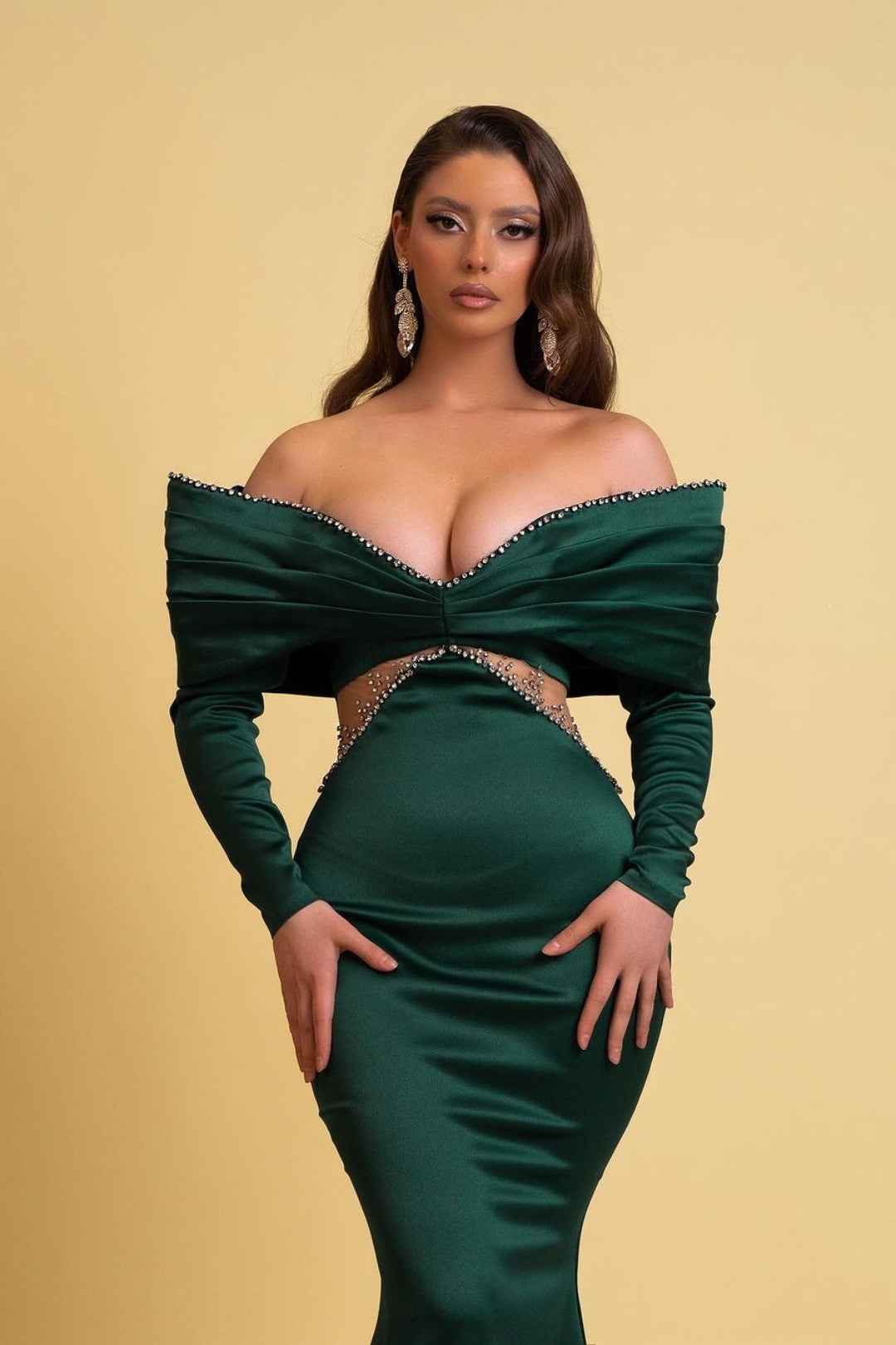 Emerald Green Off the Shoulder Long Sleeves Prom Dress V Neck Mermaid