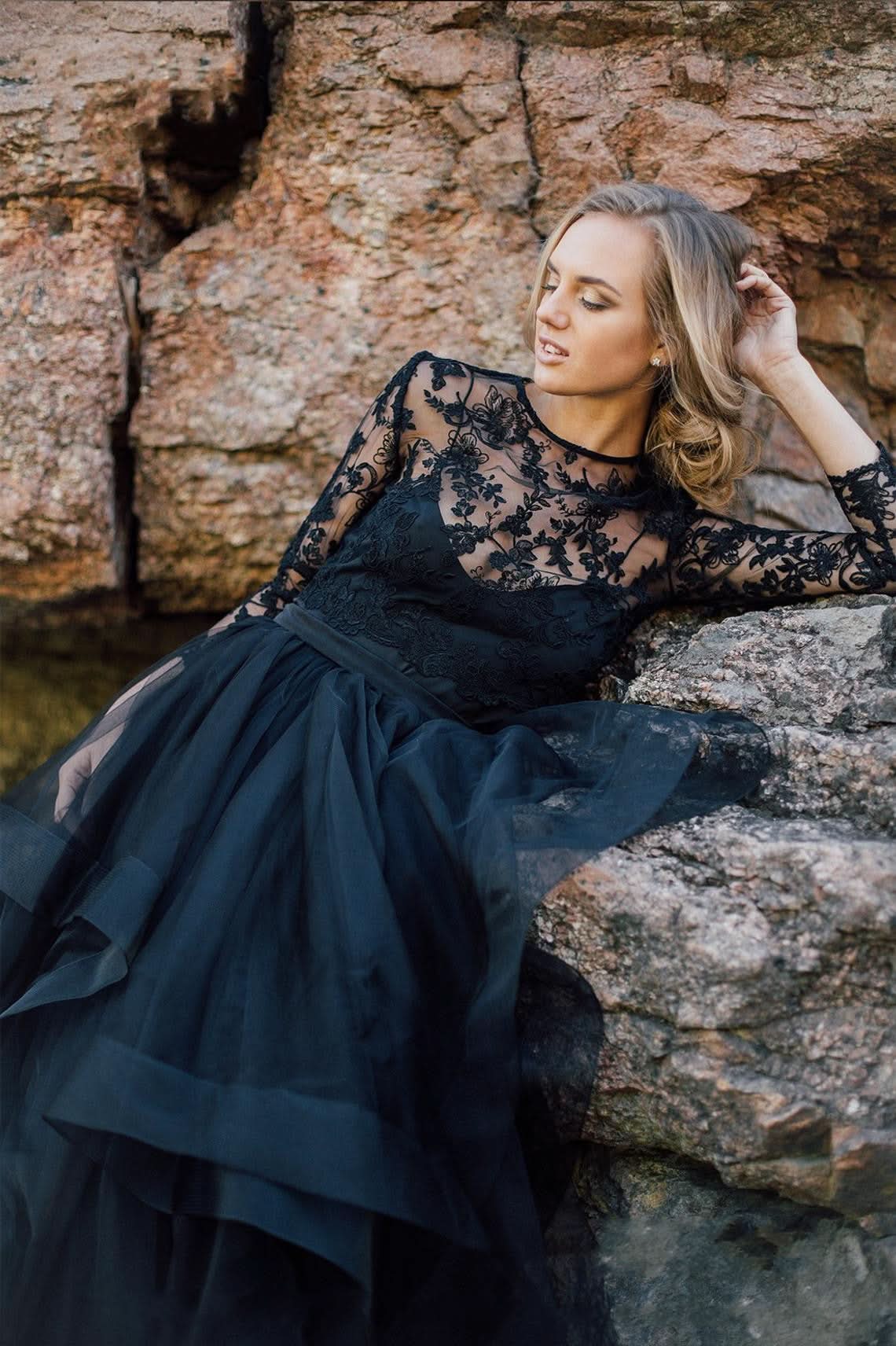 Vintage Black A-Line Long Sleeves Wedding Dress With Ruffles Appliques Lace Tulle BM bride
