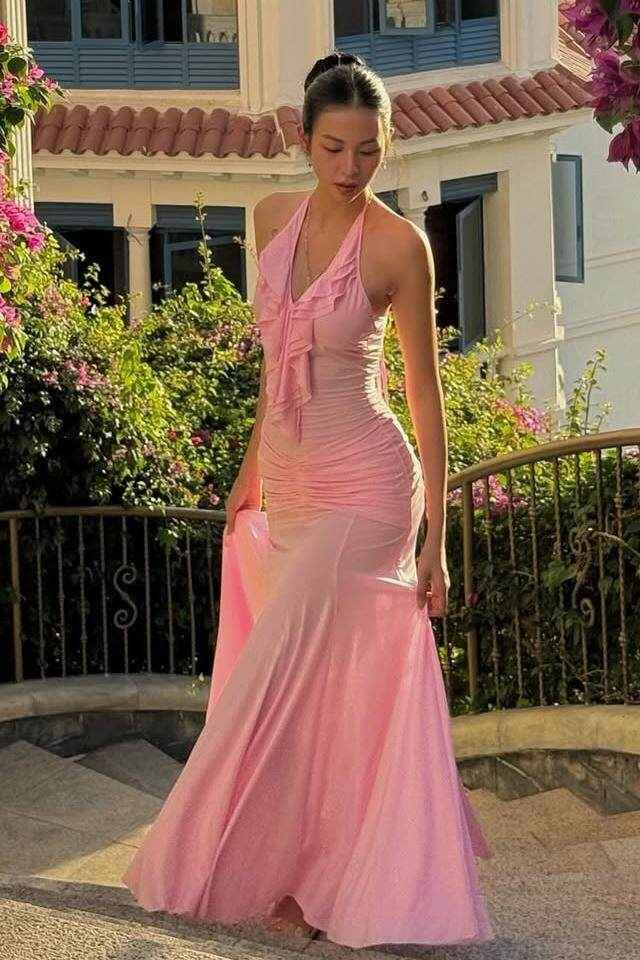 Sleeveless Halter V Neck Long Mermaid Prom Dress With Pleated