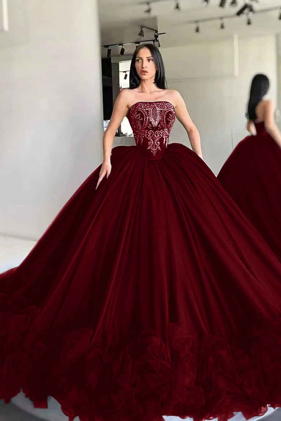 Gorgeous Strapless Ball Gown Prom Dress Sleeveless With Appliques Black