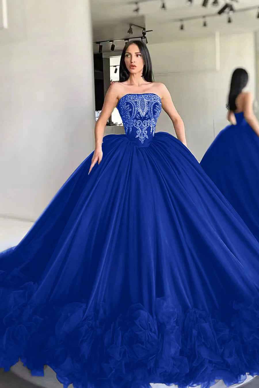 Gorgeous Strapless Ball Gown Prom Dress Sleeveless With Appliques Black