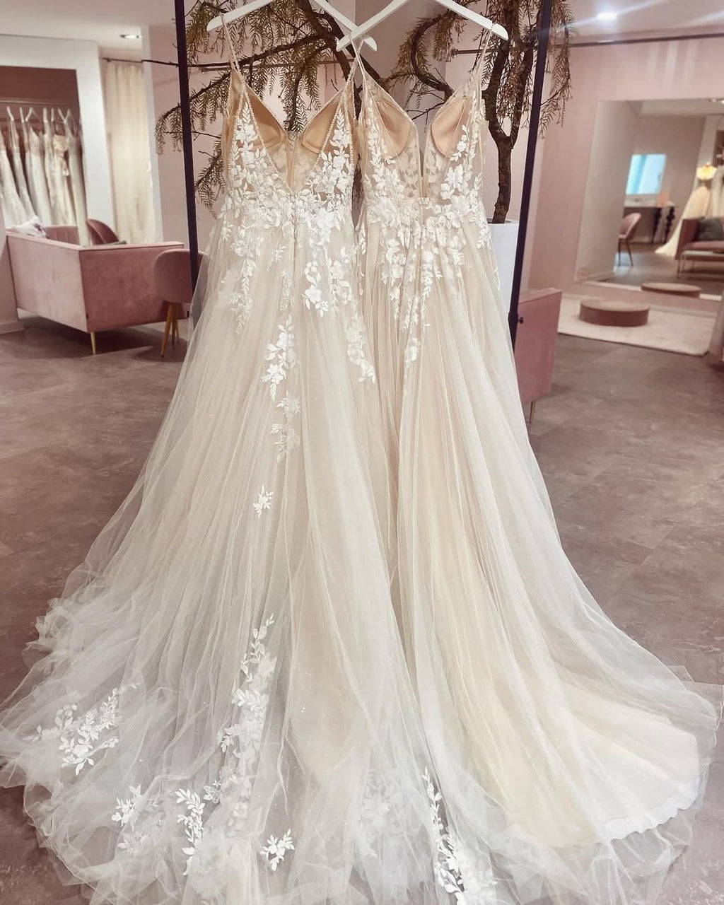 Chic Spaghetti Strap V-Neck A-Line Tulle Wedding Dress with Lace Appliques BM bride