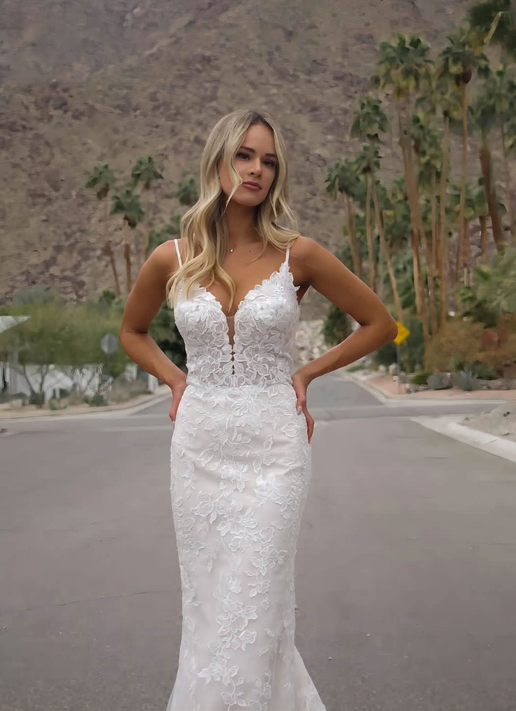 Women's Beach Spaghetti Strap Wedding Dresses for Bride 2025 Boho Long Lace Bridal Gowns for Wedding