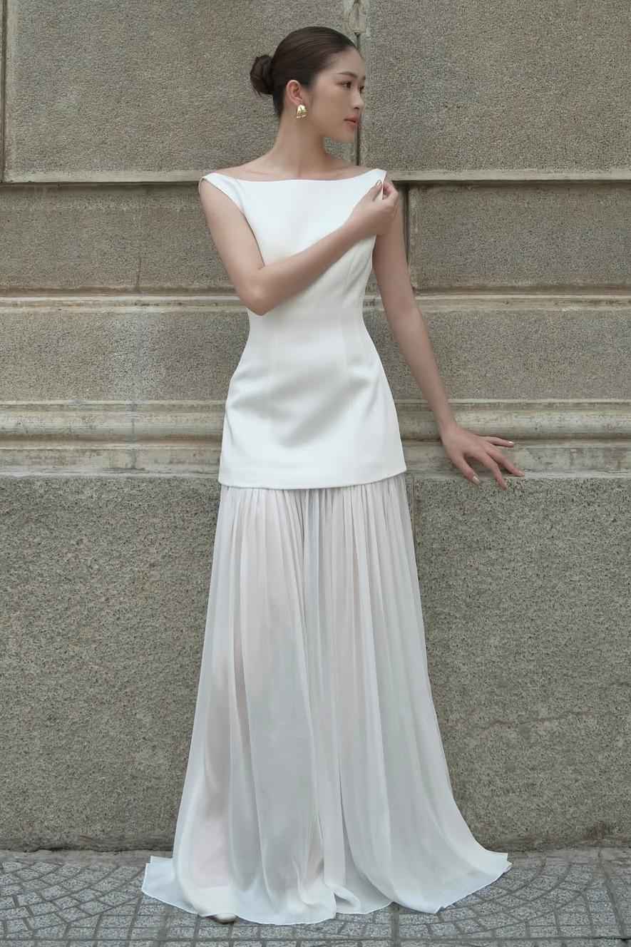 Charming White Backless Sleeveless Long Prom Dress With Pleated