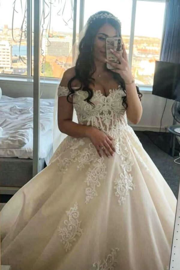 Long A-line Princess Wedding Dress Off-The-Shoulder With Tulle Lace BM bride