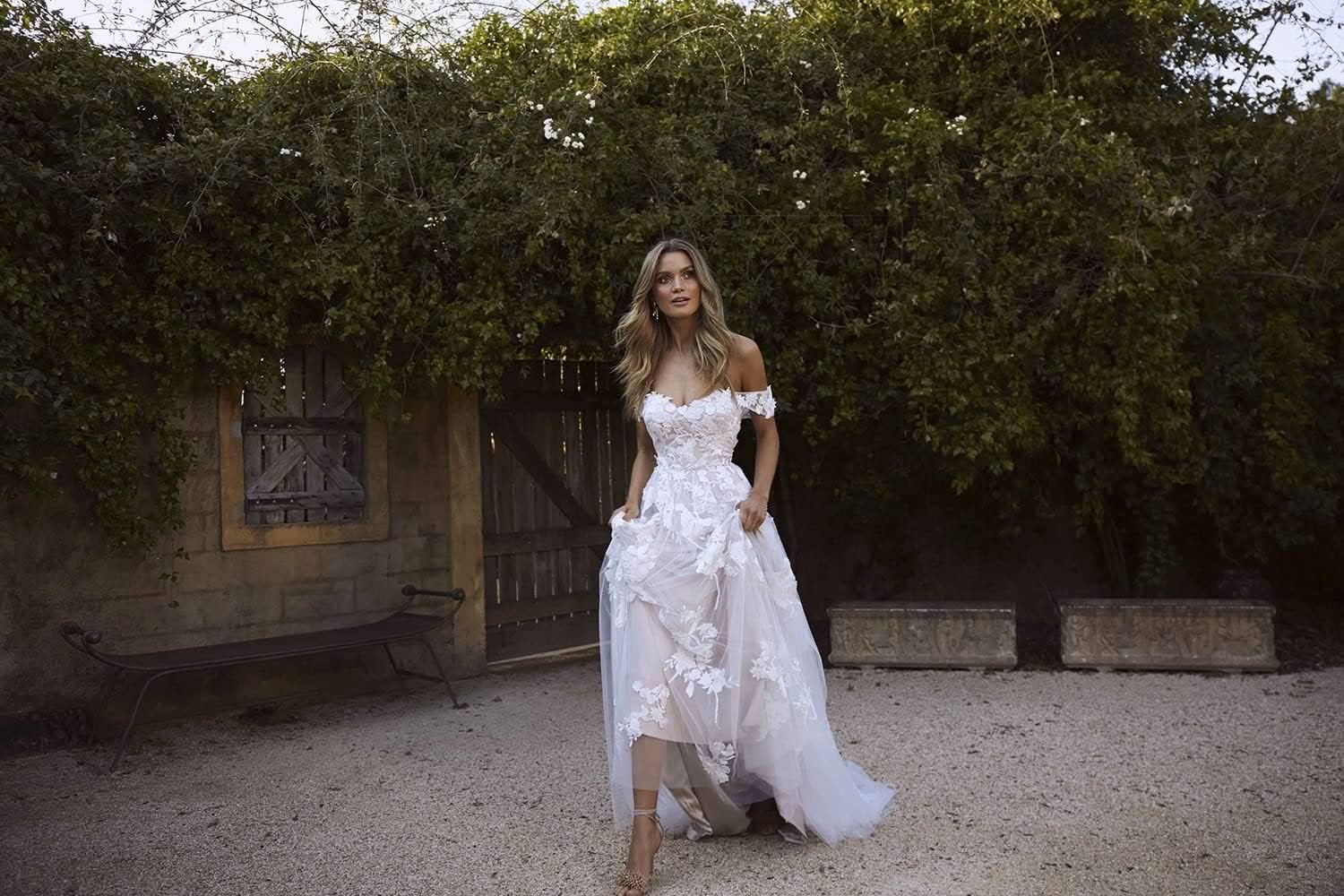 Loyeloy Women's Wedding Dresses for Bride 2025 Sexy V Neck Slit Lace Bridal Wedding Gowns for Bride YJ010