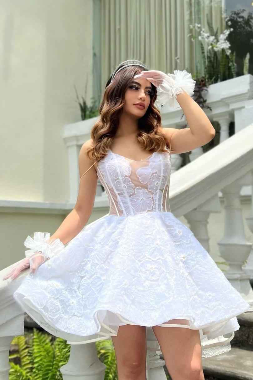 White Spaghetti Strap Sleeveless A Line Short Prom Dress With Flower Appliques