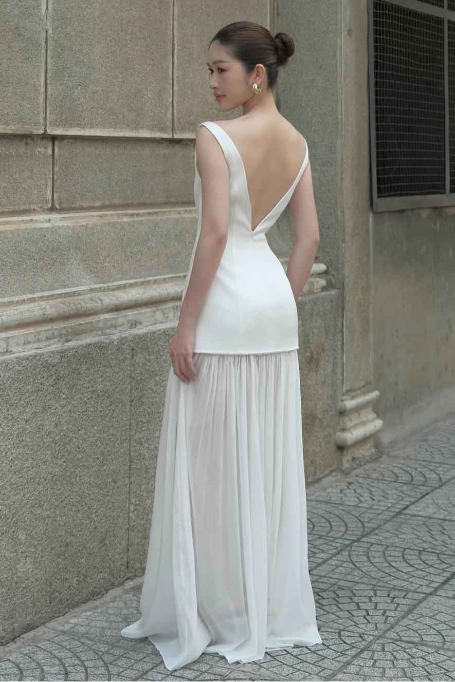 Charming White Backless Sleeveless Long Prom Dress With Pleated