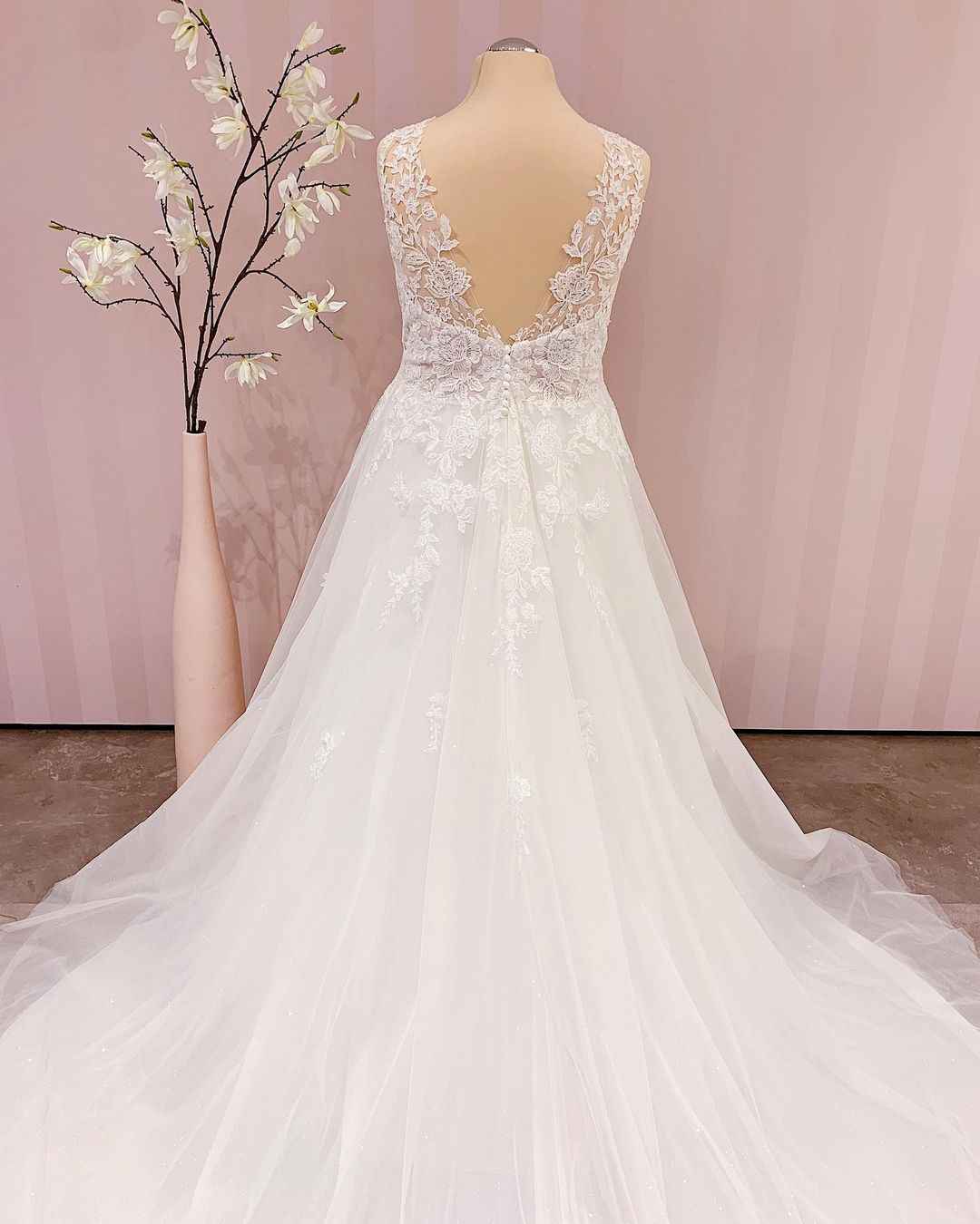 Sleeveless V-Neck A-Line Backless Wedding Dress with Lace Appliques BM bride