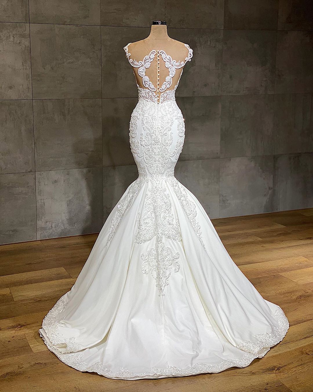 Lace Sweetheart V-Neck Sleeveless Mermaid Wedding Dress with Appliques BM bride