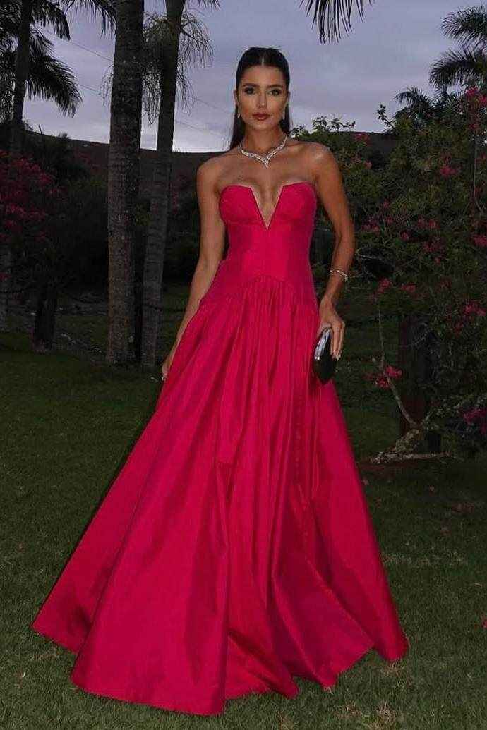 Chic Strapless V Neck Sleeveless Long Prom Dress With Pleated