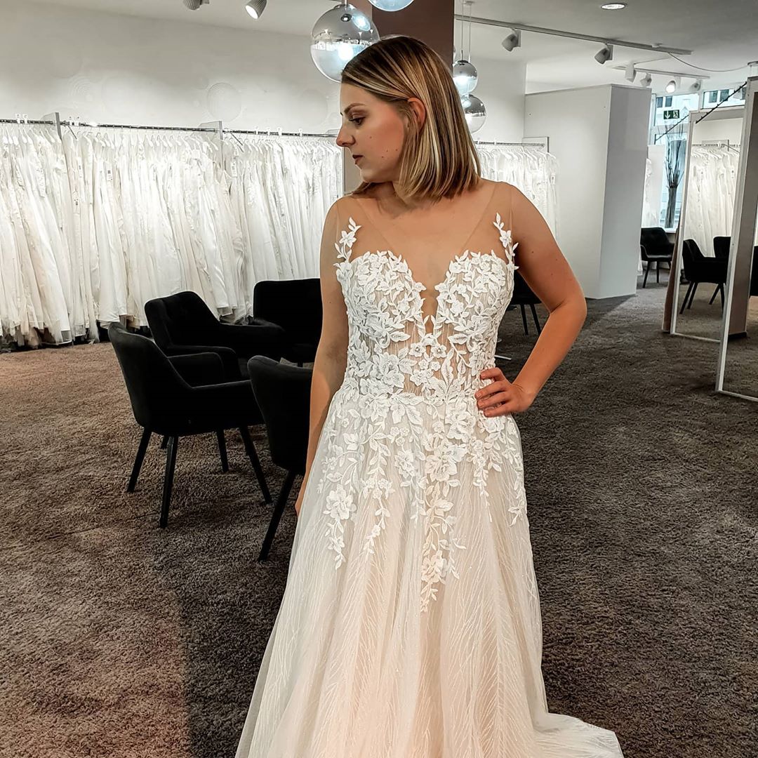 Long A-line Backless Wedding Dress With Tulle Lace Floor-length BM bride