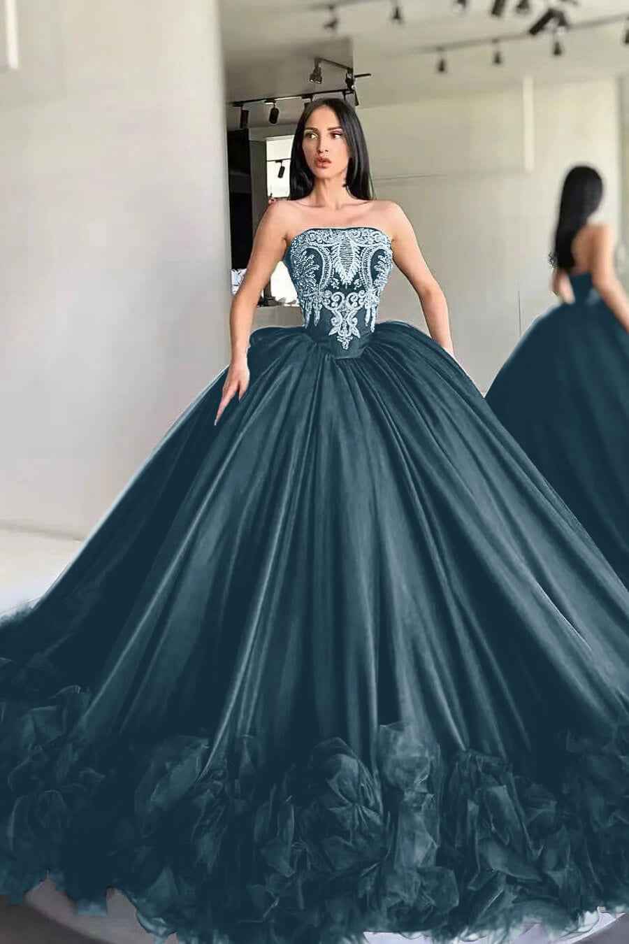 Gorgeous Strapless Ball Gown Prom Dress Sleeveless With Appliques Black