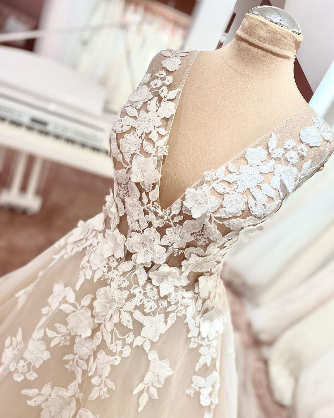 Vintage A-Line V-Neck Wide Strap Backless Wedding Dress with Tulle and Lace Appliques BM bride