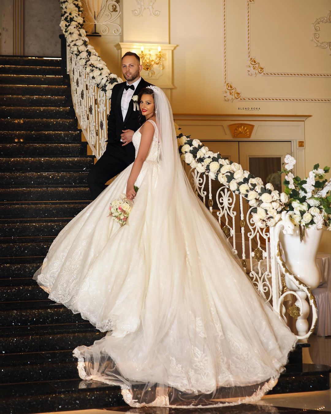 Ball Gown V-Neck Tulle Wedding Dress with Lace Appliques BM bride