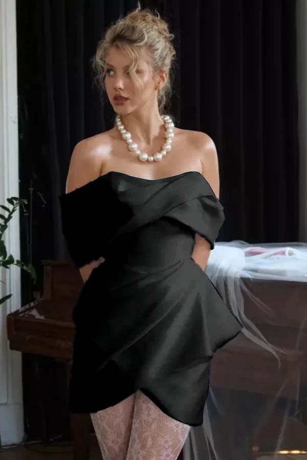 Stunning Off the Shoulder Sleeveless Short Prom Dress With Pleated
