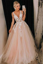Straps Sleeveless Deep V Neck Tulle Prom Dress With Appliques