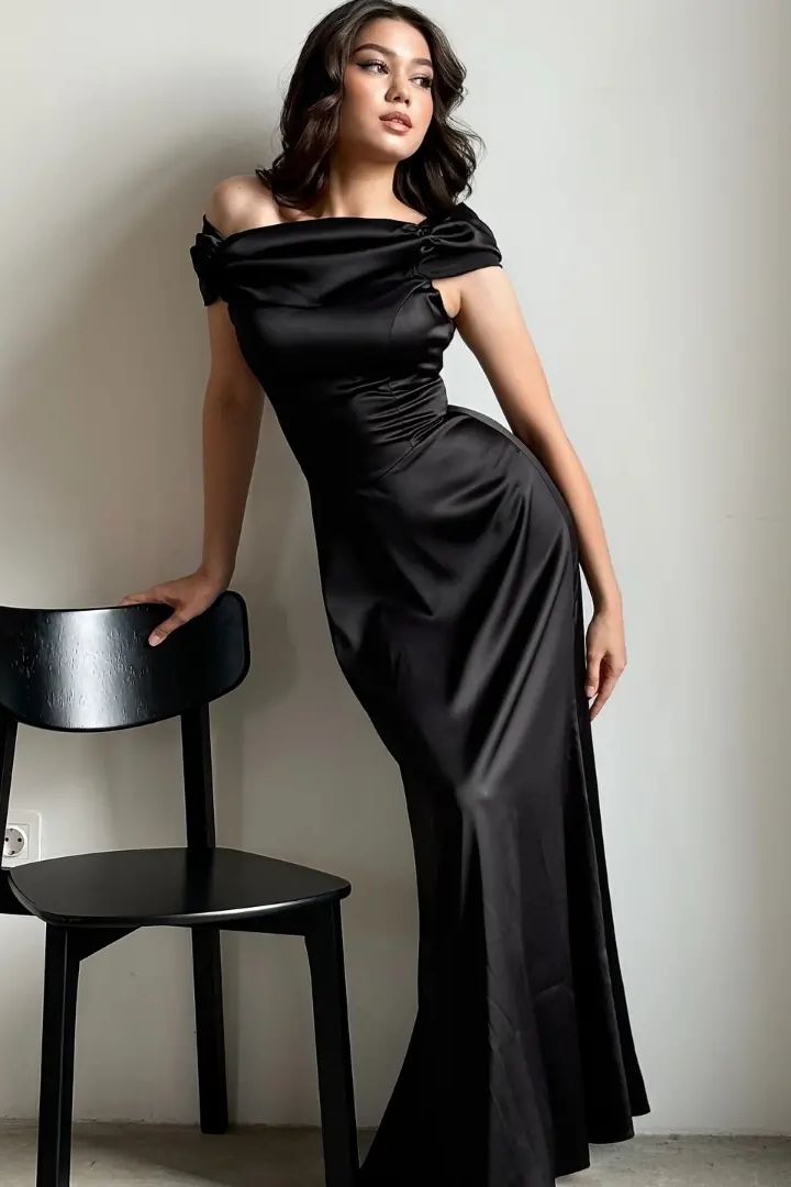 Off the Shoulder Sleeveless Long Mermaid Prom Dress With Pleated