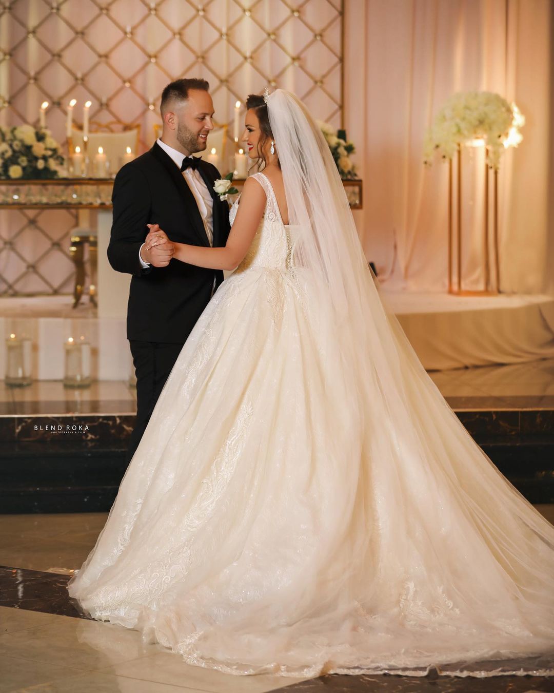 Ball Gown V-Neck Tulle Wedding Dress with Lace Appliques BM bride