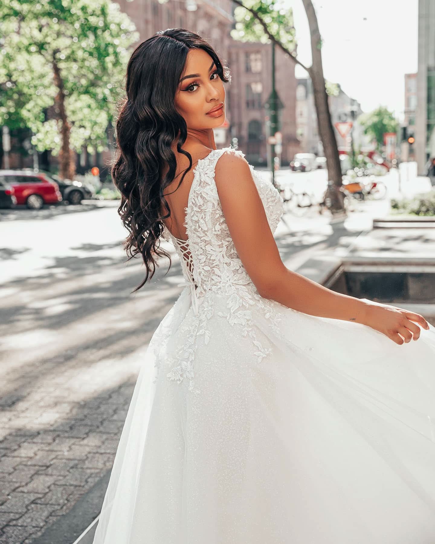 Deep V-neck A-Line Wedding Dress Floor-length Tulle Floral Lace BM bride