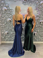 Emerald Green Open-Back Sparkly Fitted Prom Dress with Ruched Detail