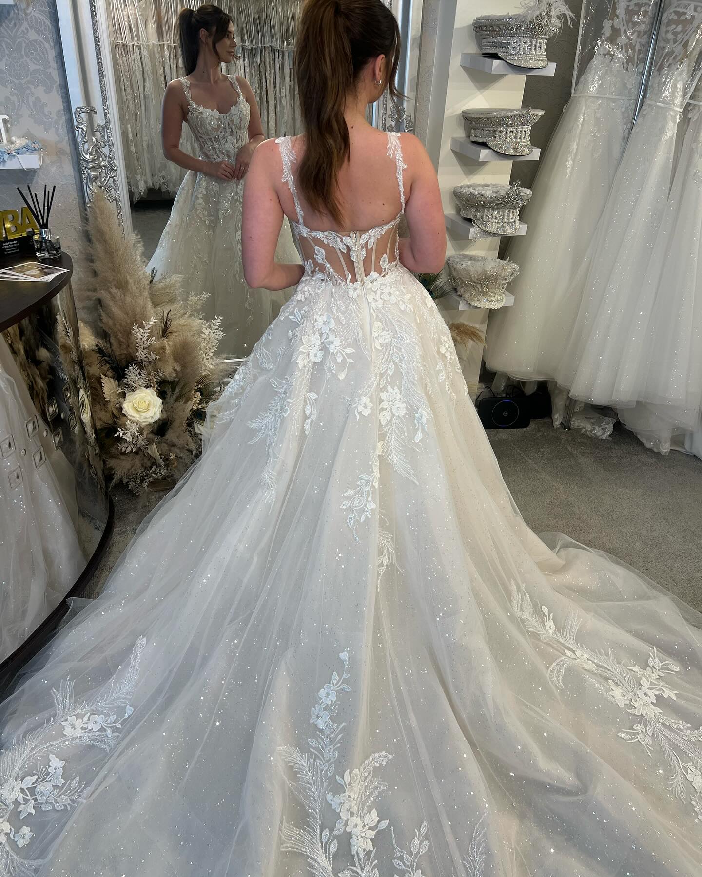 BMbride Designer White A-line Spaghetti Straps Sleeveless Tulle Wedding Dresses With Lace BMbride